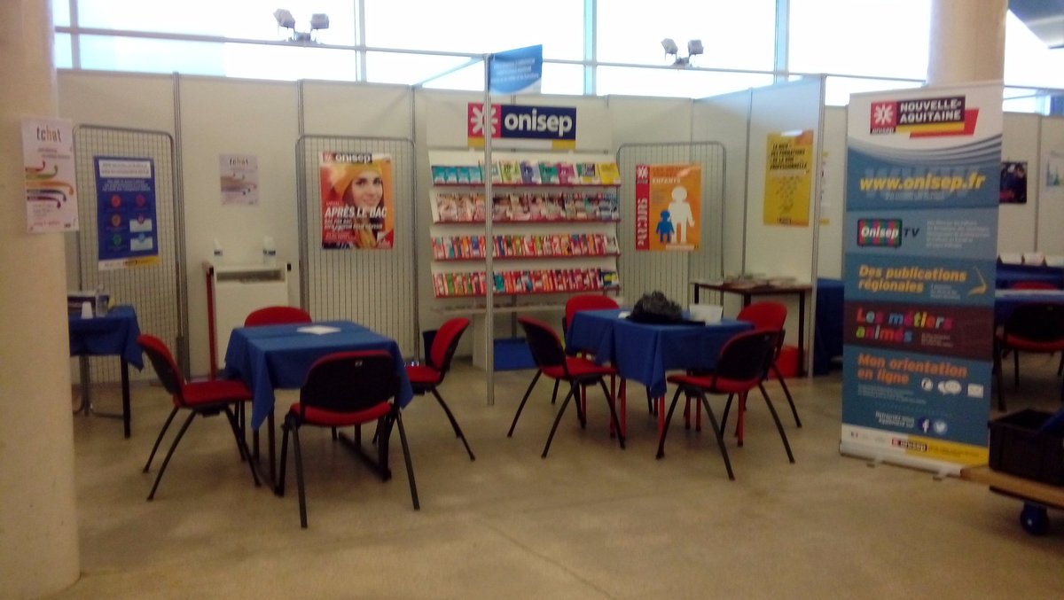 RAPpoitiers's tweet photo. Les stands Information et Librairie de l'@OnisepPoitiers sont installés au Bocapôle de  #Bressuire. Fin prêts pour accueillir le public et le guider dans ses recherches #métiers #formations #orientation. 
Rdv demain dès 9h ! https://t.co/CUCNTsIya9