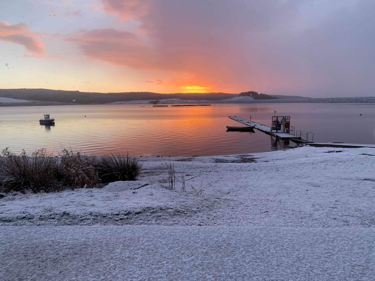 Golygfa hudol <a href="/LlynBrenig/">Llyn Brenig</a> <a href="/GoNorthWales/">Go North Wales 🏴󠁧󠁢󠁷󠁬󠁳󠁿</a> <a href="/ItsYourWales/">It's Your Wales</a> <a href="/visitwales/">Visit Wales 🏴󠁧󠁢󠁷󠁬󠁳󠁿</a>  Safle bendigedig ar gyfer 🚶‍♂️ 🚲🚶🏼‍♀️🐦🎣sydd OND 7 milltir o'n bwthyn!