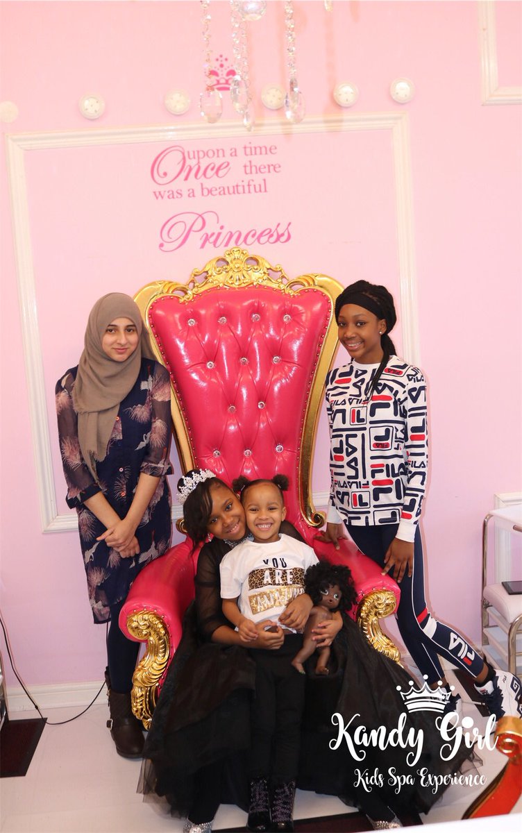 KandyGirl_UK's tweet image. Smiles all round at #KandyGirl. 🥰💅☺️