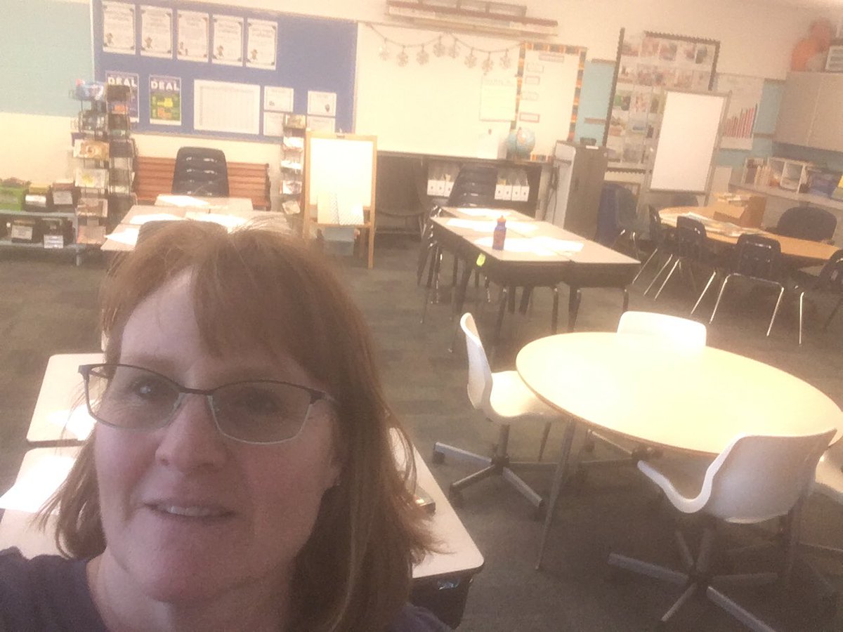 KimLosik's tweet photo. Snow day! #gettingstuffdone #reportcardtime https://t.co/X2YL8nGivP