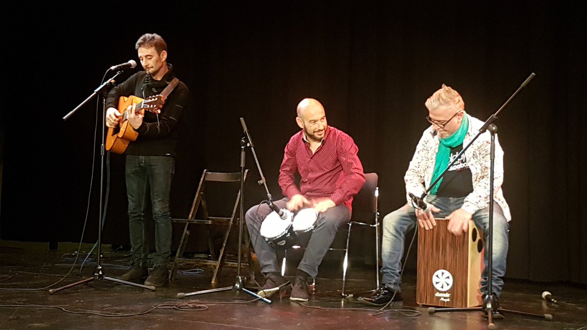 Festival flamenco solidario de la familia juanitos <a href="/NouQuitxallesAE/">A. E. Nou Quitxalles</a> Mucho arte al servicio de una buena causa. Felicidades!!! #Bellvitge