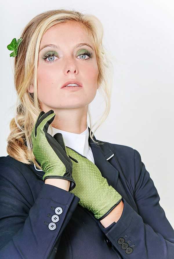 Make everyone else green with envy.
Introducing the Woof Wear Ltd Zennor #RidingGlove in Moss, with a velvet feel, scallop fabric and with 4 way stretch these gloves not only look great but also offer perfect comfort and fit.
Available in stores now.
