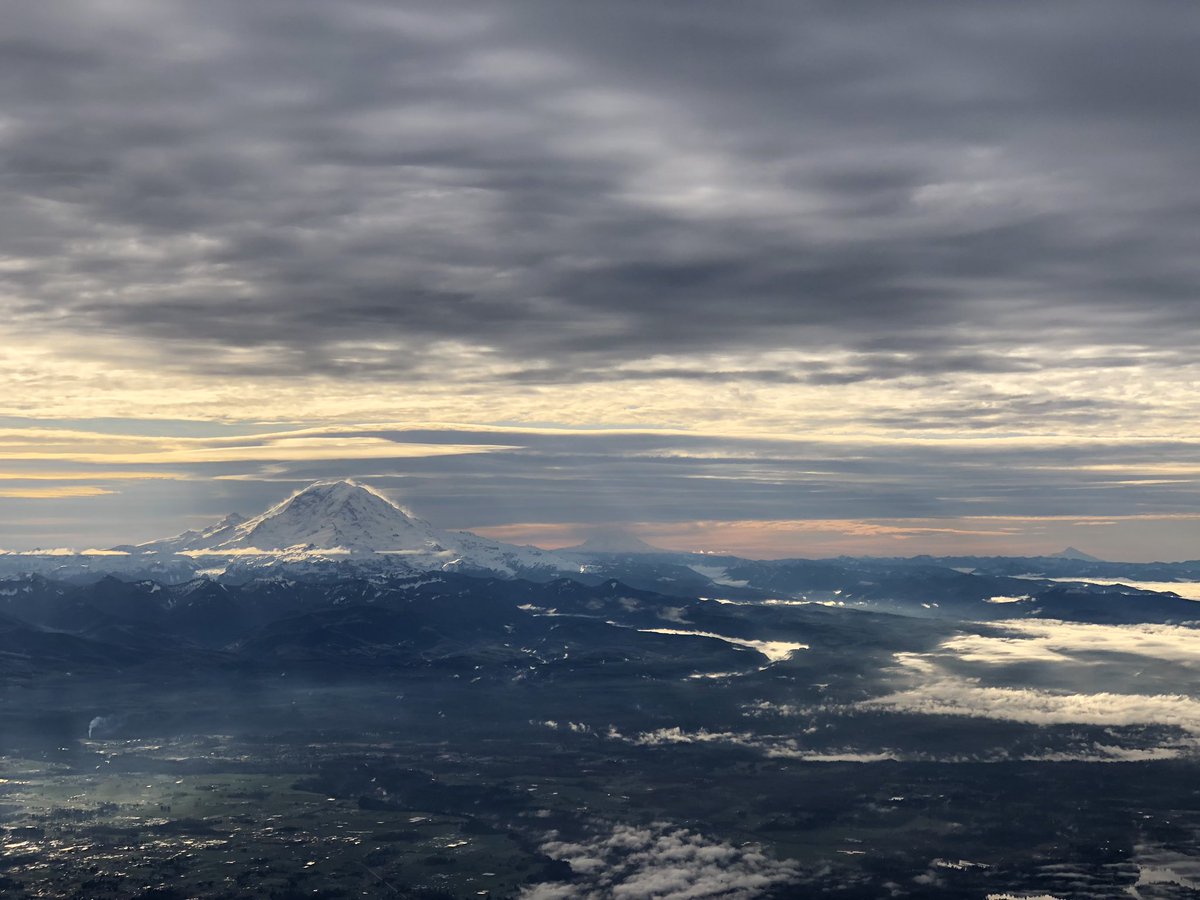 kmbedier's tweet photo. Mountains everywhere @AlaskaAir #iFlyAlaska #windowseatwonder https://t.co/vR8iYsZucG