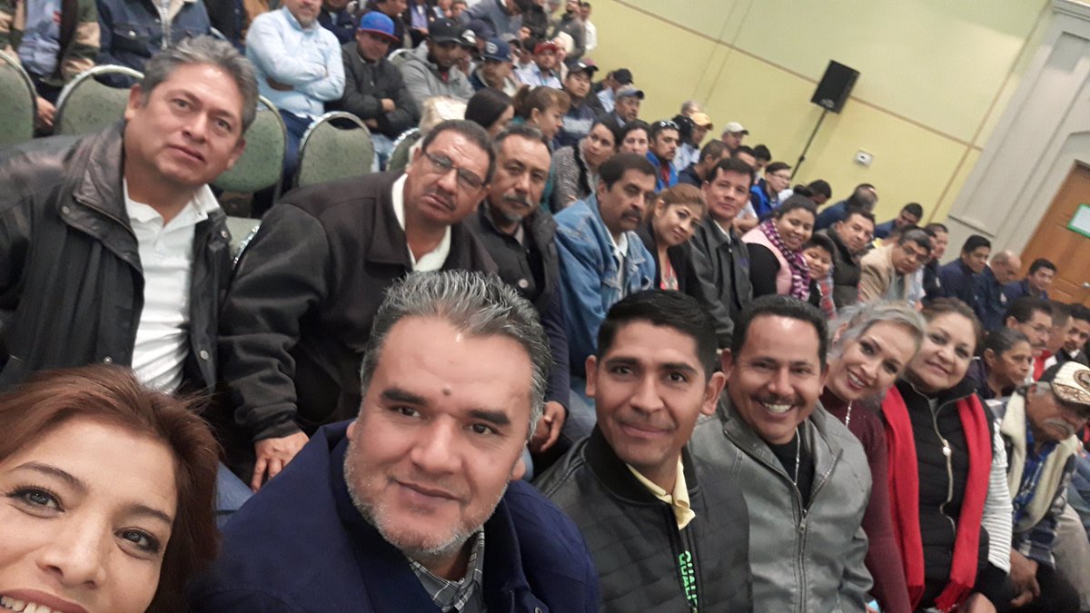 MISABELMACIAS's tweet photo. En la visita de nuestro dirigente nacional de CTM Senador Don Carlos Aceves del Olmo  @CarlosAceves_  a quien le refrendamos y reafirmamos nuestra lealtad y militancia CETEMISTA!!! UNIDAD Y TRABAJO al lado de nuestro dirigente en el Estado Lic. @RPachecoDgo https://t.co/YObDztS17D