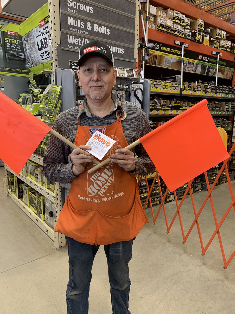 InFocus0522's tweet photo. Ray from paint always focused on safety! Awesome job spotting in a high traffic area! @albert_miraval @0522_AP @r_zubia https://t.co/9BDAmgO1lM