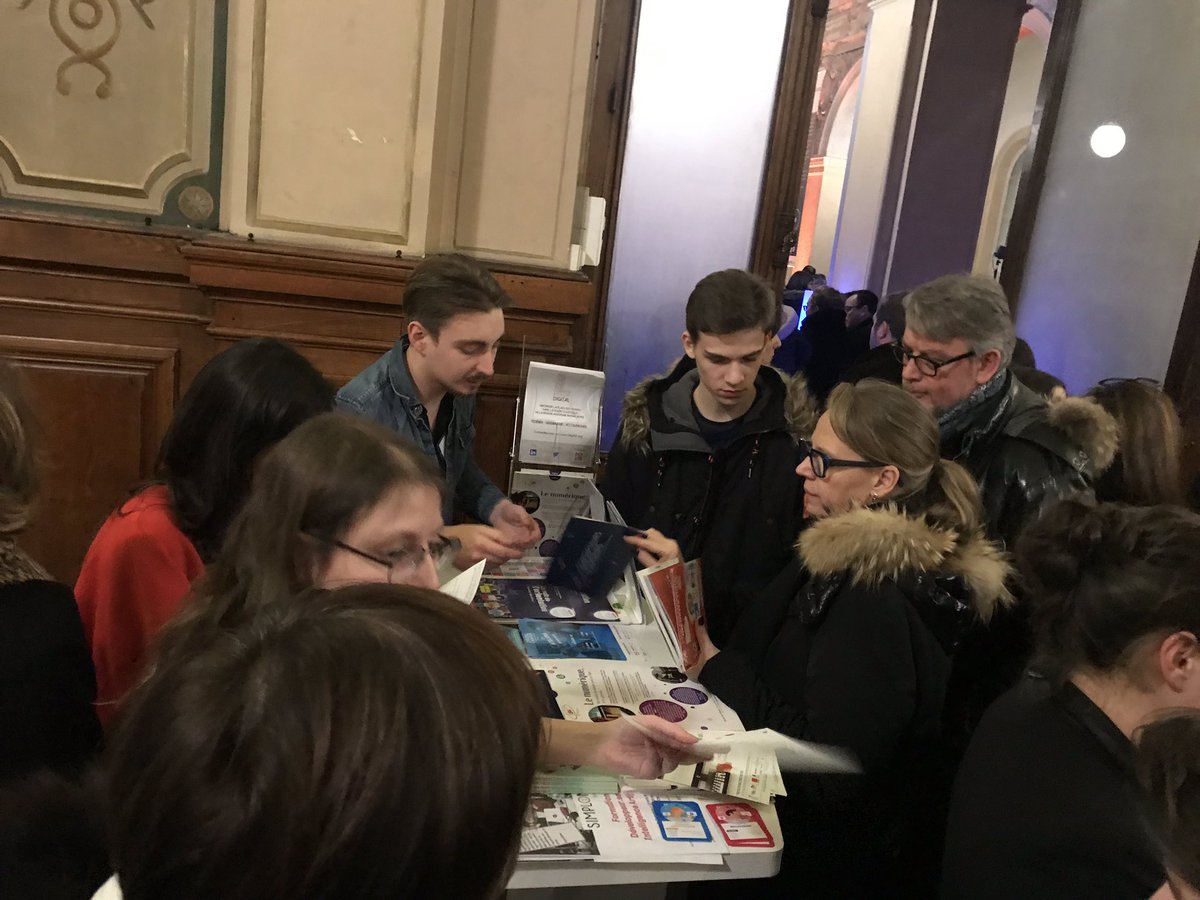 4LDigital's tweet photo. Bravo aux écoles amies de LDigital pour votre présence pour aider les jeunes dans leur l#orientation @IT_Akademy @le101fr @DigitalCampLyon @SimplonLyon avec l’aide @OPE_ITD #NDO2019 @CCILYONMETRO https://t.co/Xjob2rJ8PS
