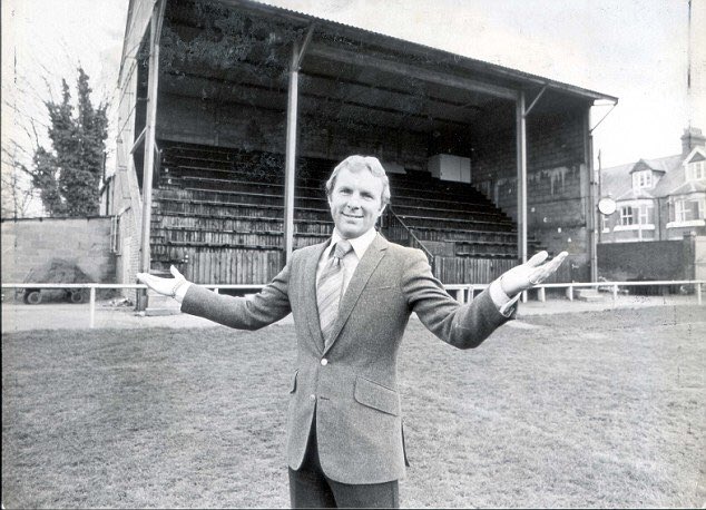 The late great Bobby Moore, Oxford City Manager (1980) #OCFC #OxfordCityFC @OxfordCityFC #WHUFC @EnglandMemories