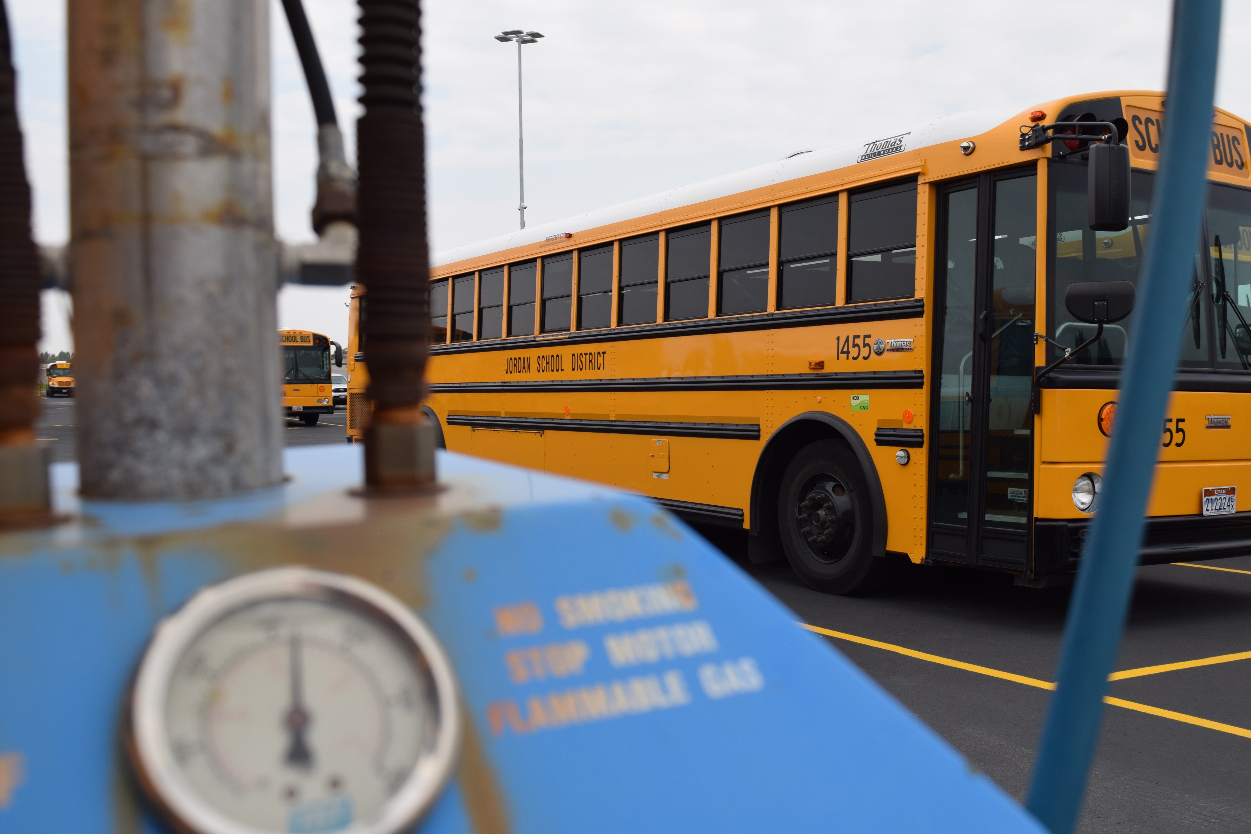 Aburrir Ofensa mando Jordan District on Twitter: "FUN FACT FRIDAY: Jordan School District has  the largest fleet of CNG school buses in the State, and that is adding up  to big savings. The District pays .