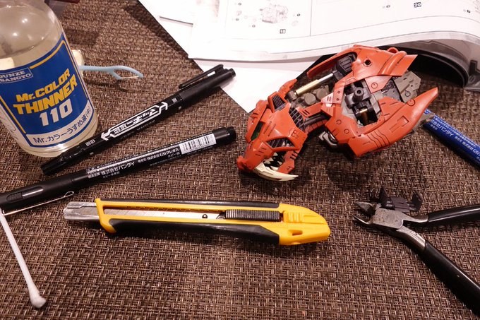 シコシコとゾイド作ってる。頭部だけ作って詰んでたのに急に作りたくなった。スミ入れしながらやってるので遅い。また気が向いたら進める 