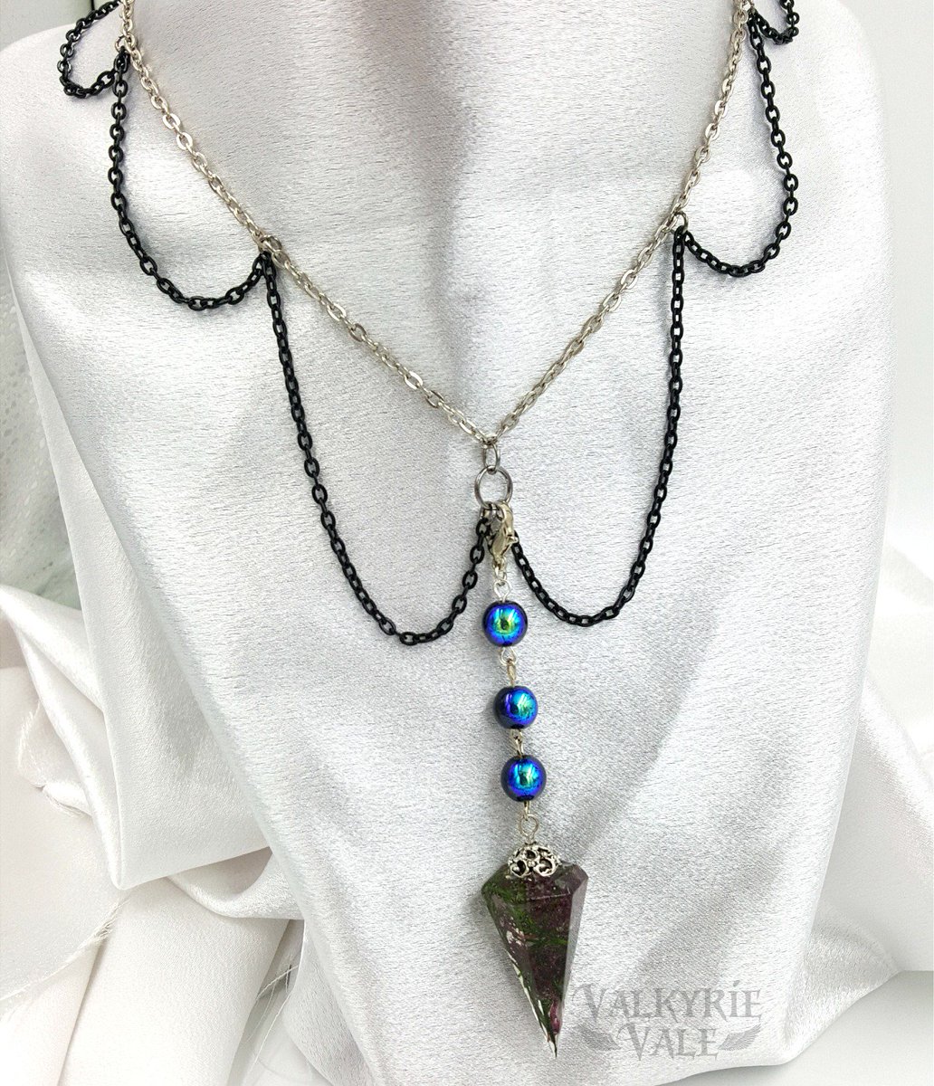 EvernightArcana's tweet photo. This one was made for a friend~
#resincrafting #resinjewelry #jewelrycrafting #terrariumjewelry #naturejewelry #witchcraft #pundulum #divination #gothjewelry #gothicfashion #gothnecklace #naturegoth https://t.co/j029rHYY13