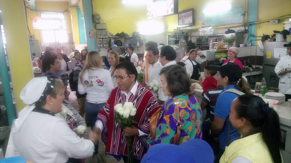 Seguimos construyendo juntos un Quito Intercultural y emprendedor, visitamos el mercado de Santa Clara, un honor ser parte de esta gran construcción.#Diosesfiel #EcUnidoPichincha #juntoscambiamoslahistoria #JoseKhipoconcejal