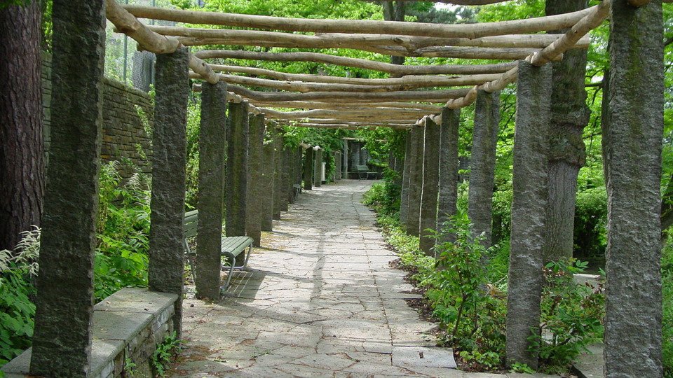 scapersoft's tweet image. Homeowners yearn for beautiful outdoor spaces without the hassle of upkeep. Is your #landscaping business reflecting current lifestyle trends? greenindustrypros.com/landscape-desi…