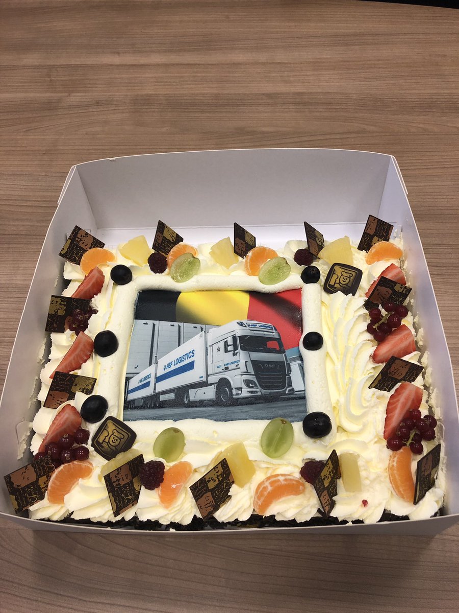 DFDSLogisticsNL's tweet image. We hebben de goedkeuring om met onze LZV in België te rijden, dat mag gevierd worden ! Waarschijnlijk volgende week zijn we daar al aan het “LZV-en” 👊👍😀