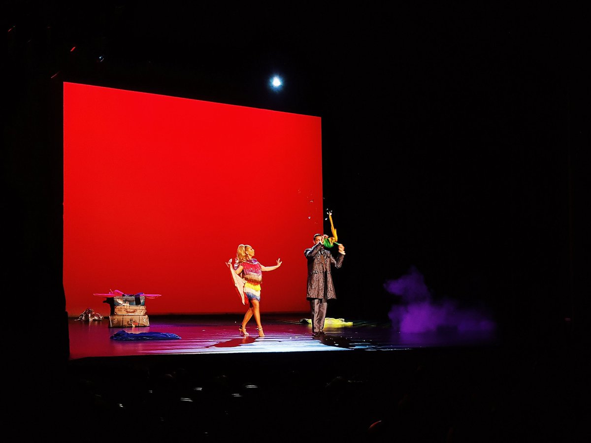 ¡Esta gala no deja de sorprendernos! El número de quick change del Dúo Kybalión nos ha encantado: baile y magia en una misma actuación. ¡Wow! <a href="/memorialcarroll/">Memorial PepeCarroll</a>