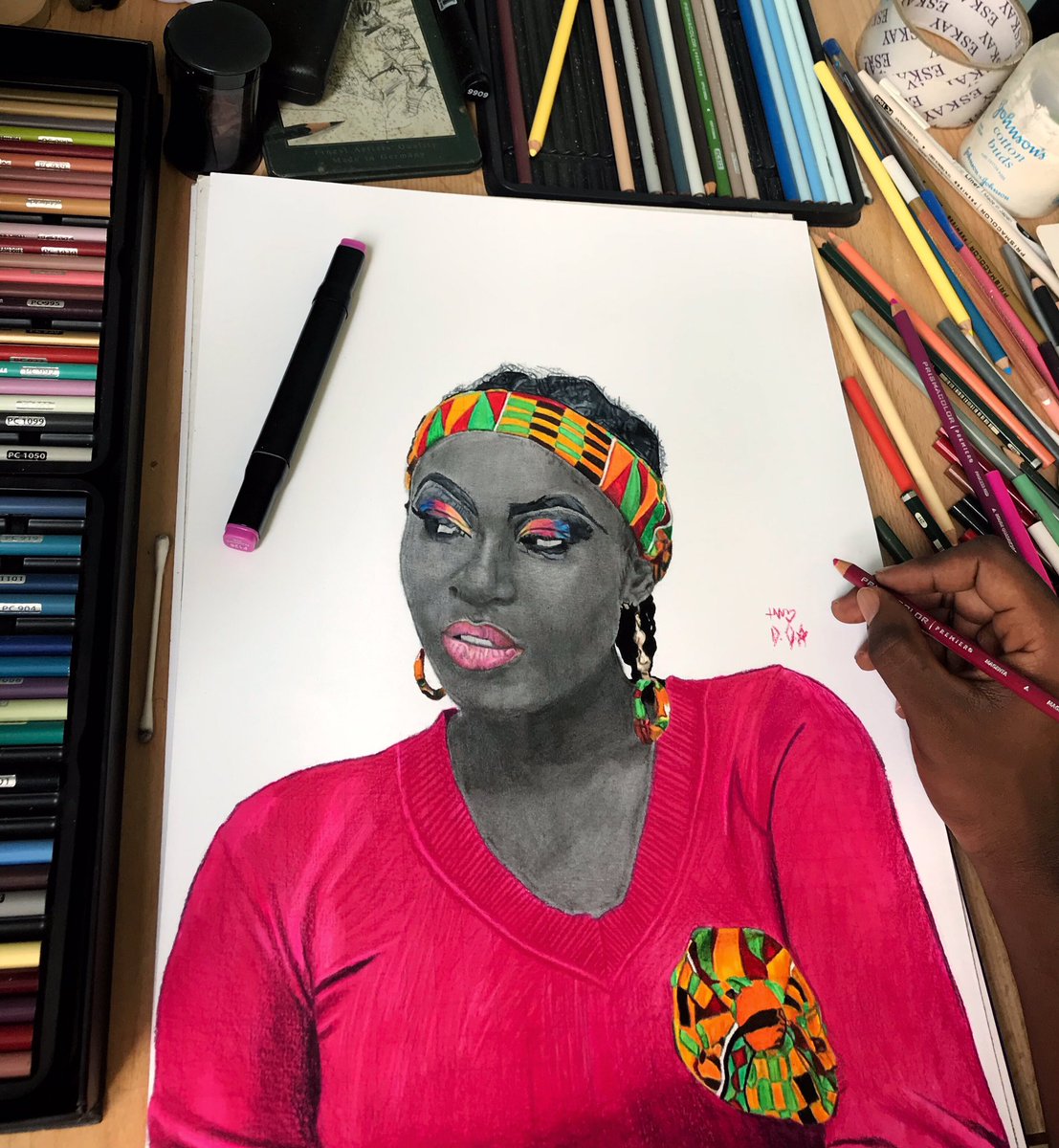 First comission done this year. Follow my Instagram: _danielartist for Some progress shots of this commission!
Don’t forget to retweet and like! Leggo!

#graphite #colorpencils #prismacolor #fabercastel #beautiful #DOA #ghana #ghanaianartist #blackandcolor