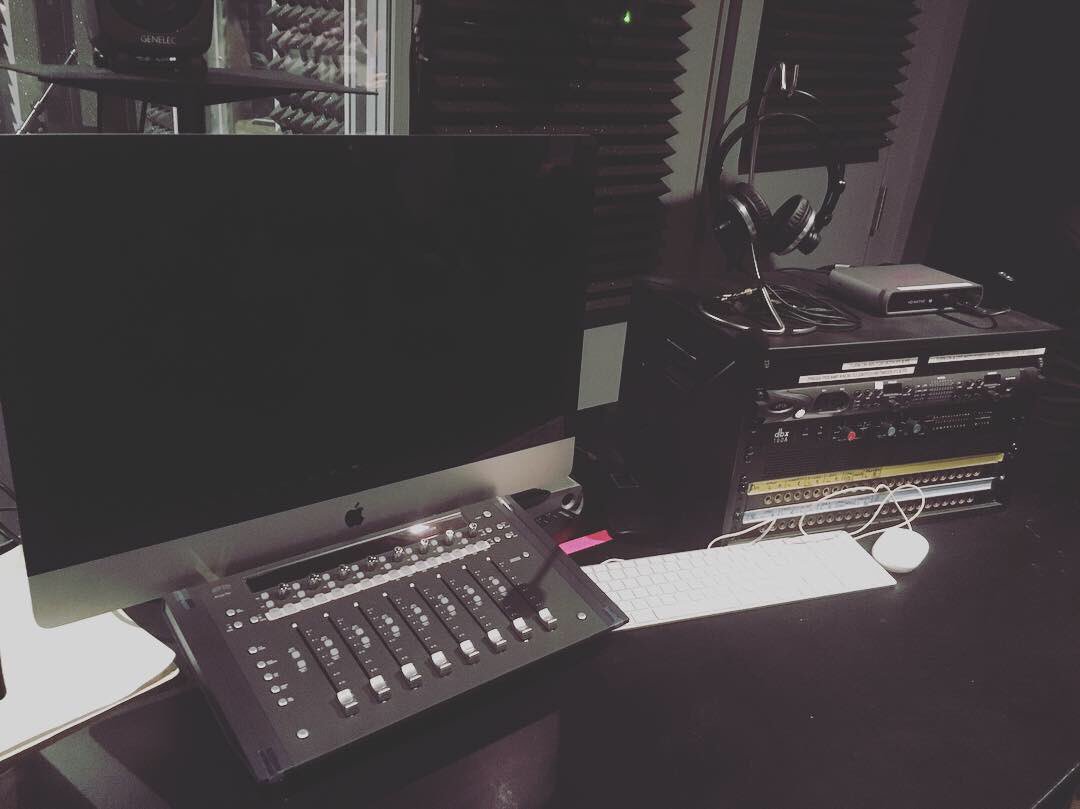 calyxfilms_'s tweet photo. Checking out the amazing facilities at @LIFTfilm, who we’ll be working with for my upcoming film Zeen? with @Morph_Richards! #lifttoronto #liasonofindependentfilmmakers #filmmaking #film #cinema #sounddesign #soundediting #microphone #shortfilm #filmproduction #production https://t.co/ItmGL2e30n