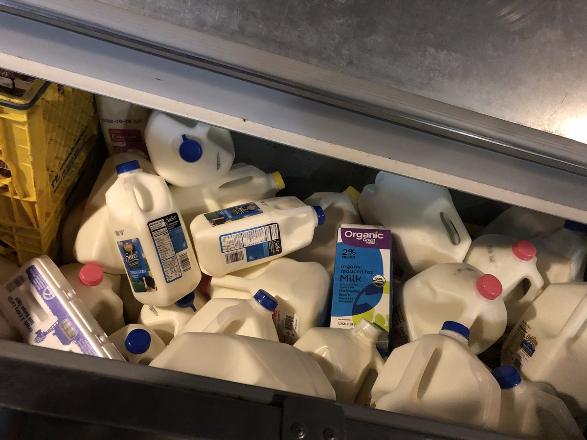 kstanton23's tweet image. This community absolutely shows up! I am amazed, overwhelmed, blown away and many more emotions. We had this idea at about 9am this morning and 8 hours later this...the picture doesn’t even do it justice! #MVrocks #popuppantry #lisbonrocks #proudprincipal @gregbatenhorst