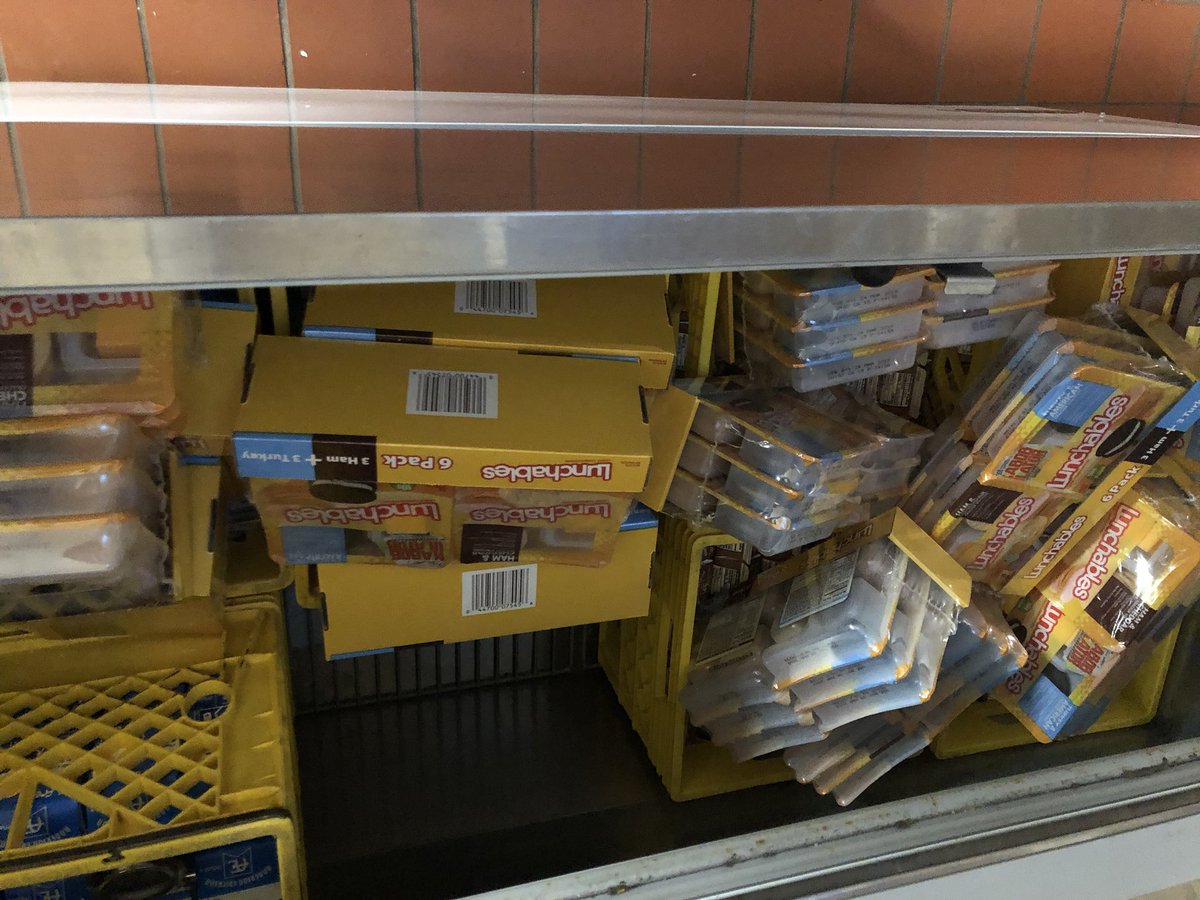 kstanton23's tweet image. This community absolutely shows up! I am amazed, overwhelmed, blown away and many more emotions. We had this idea at about 9am this morning and 8 hours later this...the picture doesn’t even do it justice! #MVrocks #popuppantry #lisbonrocks #proudprincipal @gregbatenhorst