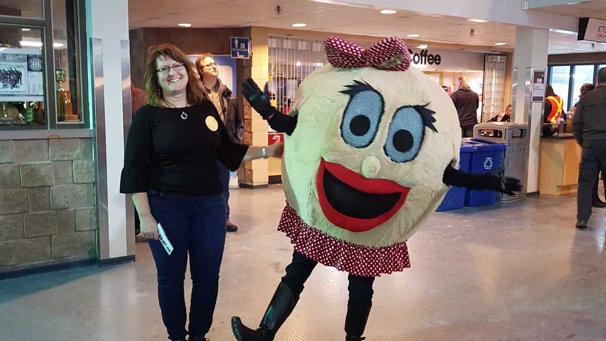 MarkLPare's tweet photo. Why that's ANOTHER big load a potatoes! Bring your spuds to The Aud for Don Cameron #PotatoNight, all in support of the @hofwatreg! https://t.co/QCsqnTgKld