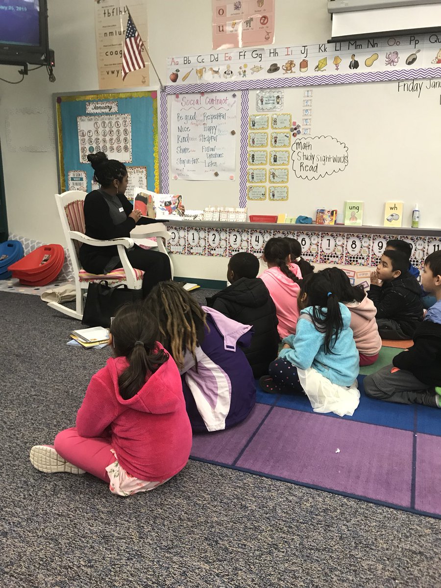 MrsDaleWSE's tweet photo. Special thanks to @JoCoEmerServ #smithfieldPD #SmithfieldFire and Mrs. Bey from Selma Library for coming to speak with our students today about the very important jobs they perform in our community each day! #SSStrong #communityhelpers https://t.co/GFzEzeVudT