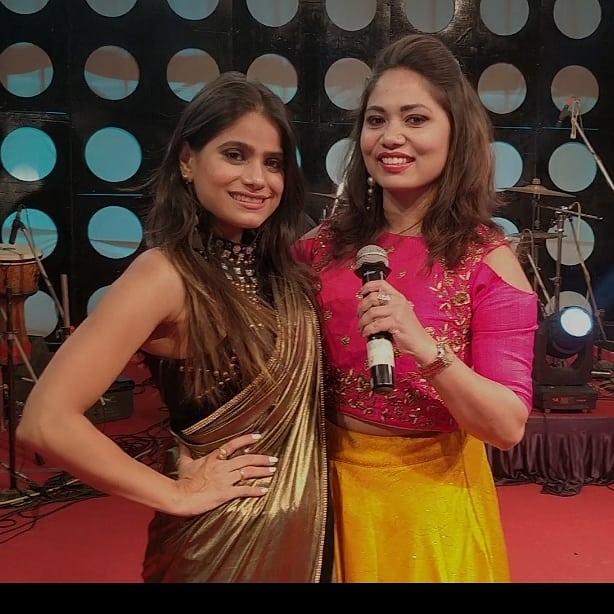 RiddhimaMazumd1's tweet photo. Hosted #bollywood #sangeetnight with #zeecine #award #winner of best female playback singer for the song Pallo latke from the film "Shaadi mein zaroor aana"- @jyotica_tangri
#RiddhimaMazumdar #msindiadivas #host #anchor #preweddingevent #gigs #emceelife #weddingevents #music https://t.co/NYfizeDl3f