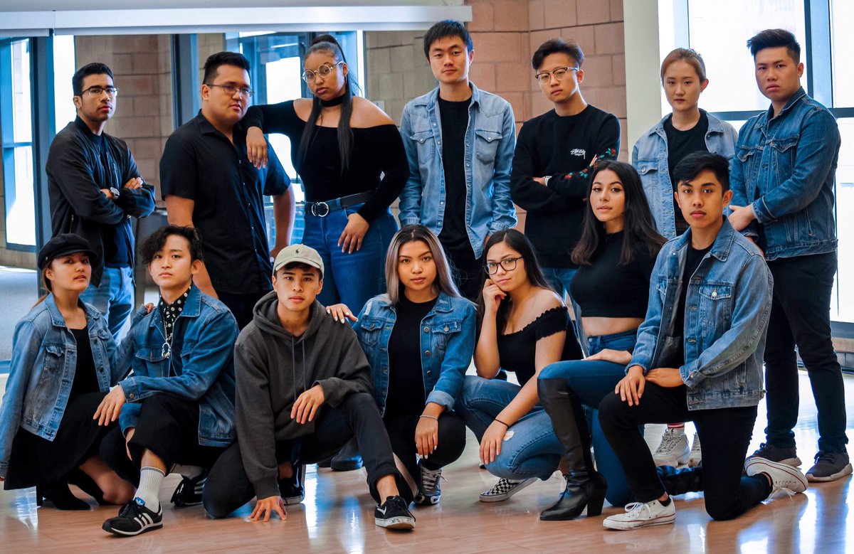 no one:
me: I’m in an a cappella group and we’re competing in two major competitions and we really need your support and help! Please donate to our gofundme 🤩 gofundme.com/uniting-voices…