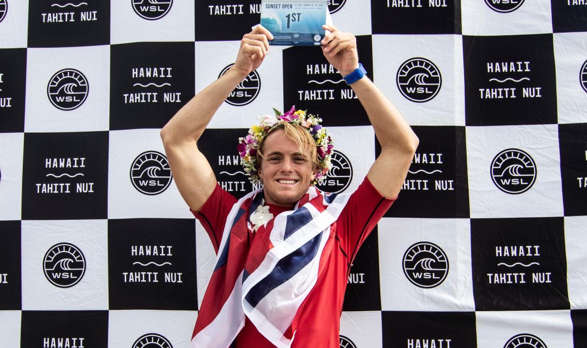 Equipe_Canada's tweet photo. Cool dude 🤙
À 19 ans, Cody Young entame 2019 avec une première victoire en carrière sur le circuit pro de la World Surf League au #SunsetOpen🇺🇸.💪
Avec l'introduction du surf au programme olympique de #Tokyo2020, #ÉquipeCanada fait sa place dans la grosse ligue🏄♂️.
📸: @wsl https://t.co/s20niWID3b