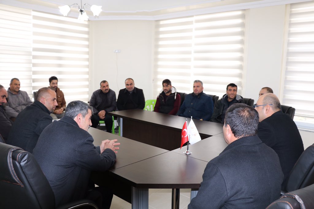 Belediye Başkan V. Sayın İhsan <a href="/ihsanemre/">İhsan Emre AYDIN</a> Aydın esnaflarımızla Belediyemiz Toplantı Salonu’nda bir araya geldi. Esnaflarımızın talep ve sorunlarını dinleyen Aydın, yapımı devam eden ve yapılması planlanan çalışmalar hakkında bilgilendirme bulundu.