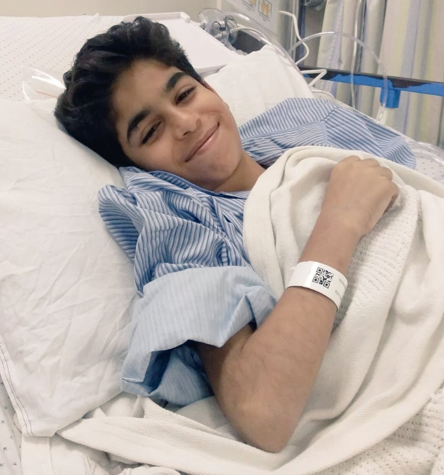 Farhadzehri7's tweet photo. We must donate our money for Hammal Zafer for his better treatment , this can be us our friend or relatives, So be a part of campaign for Hammal zafer !
#SaveHamalSaveHumanity https://t.co/kUpa7Ln4Je
