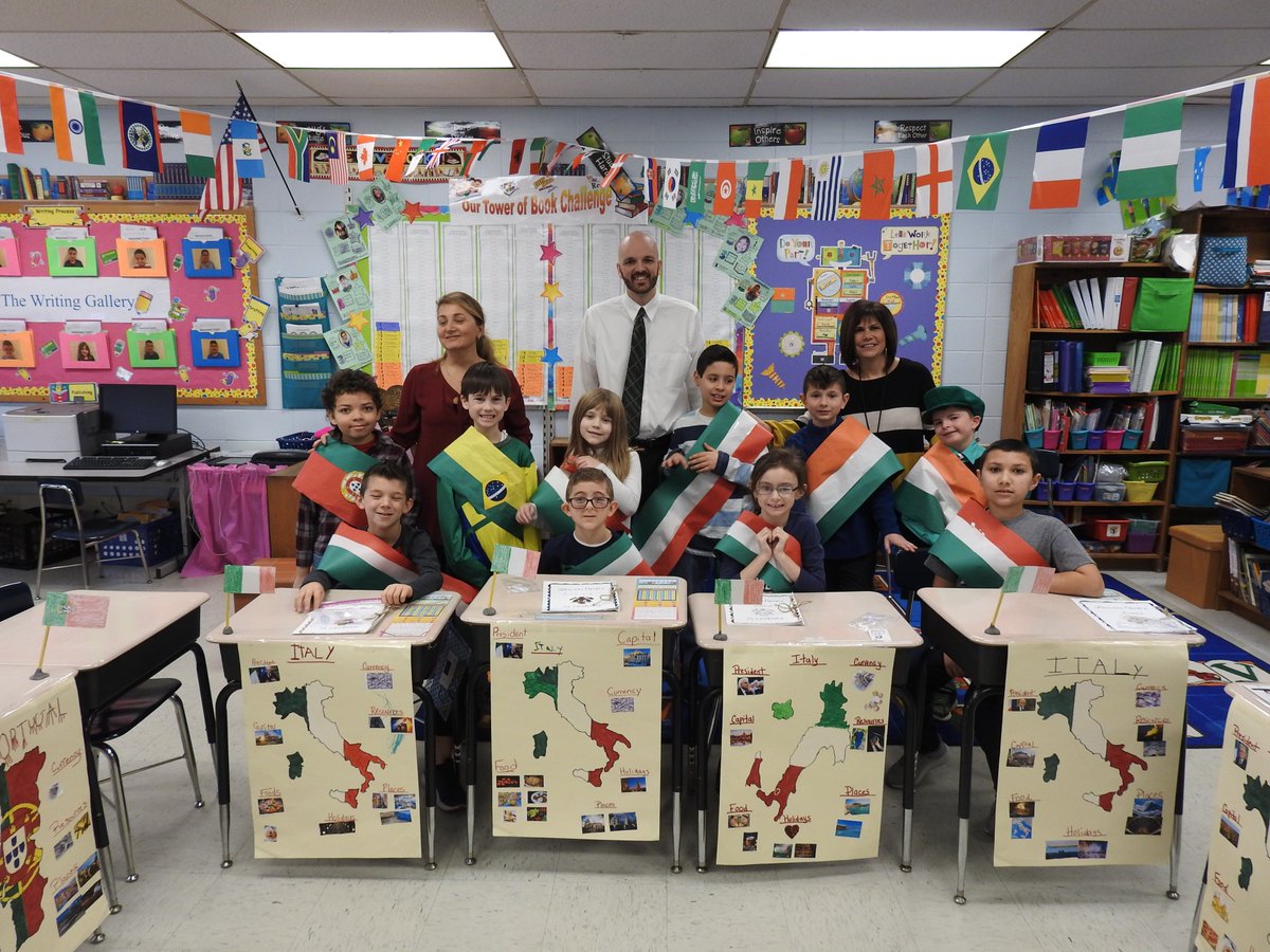 CommackSchools's tweet photo. It's #HeritageDay at #Sawmill today, as the culmination of weeks of research and preparation by third grade students. Parents learned about the different countries too, and had their "passports" stamped for each country they visited in the classes. #CelebrateDiversity #Mack https://t.co/rFf1ptpSFc