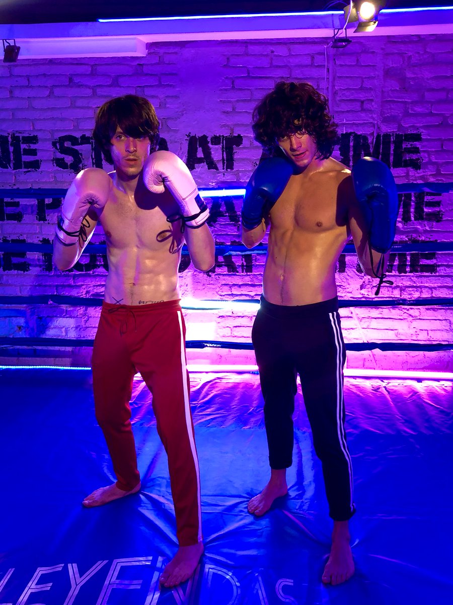 Al Borde -  youtu.be/WYs4jPgOAjM