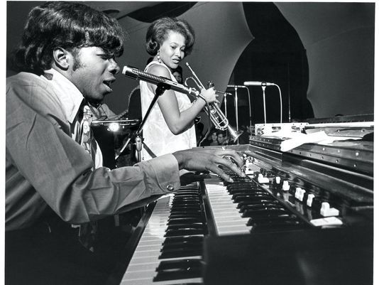 TripsNTunes's tweet photo. #SlyStone
#CynthiaRobinson
1967
Photo: #VernonLSmith https://t.co/80hhjcrI8B