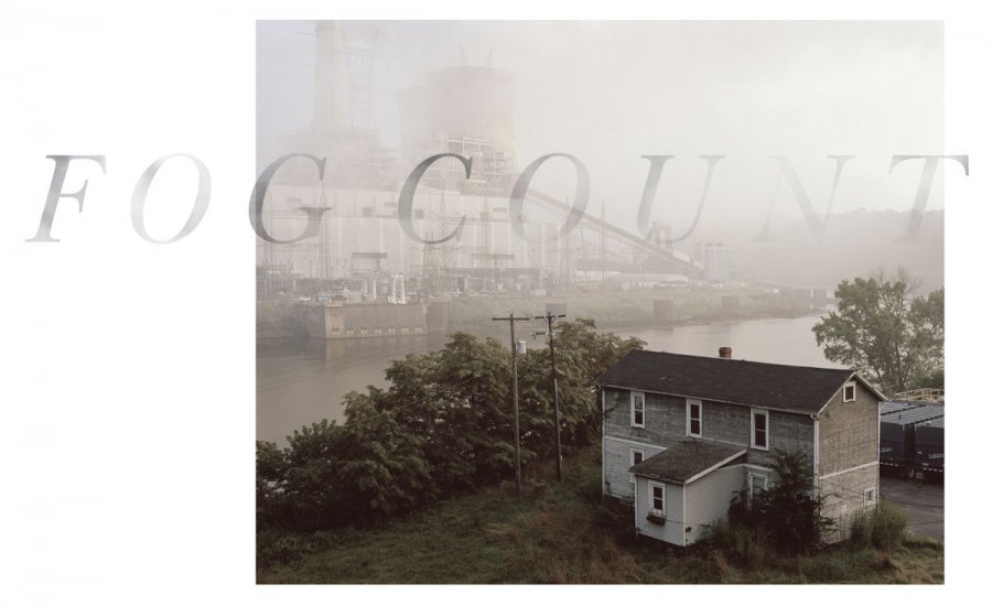 oxfordamerican's tweet image. “There’s a certain heartbreak in knowing this minutiae so well: the inmate number, the plastic bag of quarters, the jeans and the hard chairs and the faces of the guards.”

—From @lsjamison’s “Fog Count.” Art by Nathan Alexander Ward #Issue80 ow.ly/eiSC30npu96