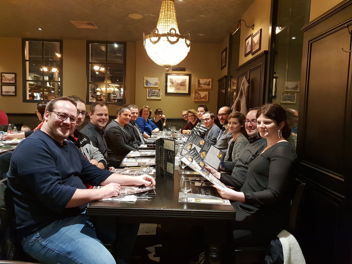 Remise des #diplômes qui se clôture par un repas #interpromo 🚀 ! Encore bravo à nos diplômés 💯🎓