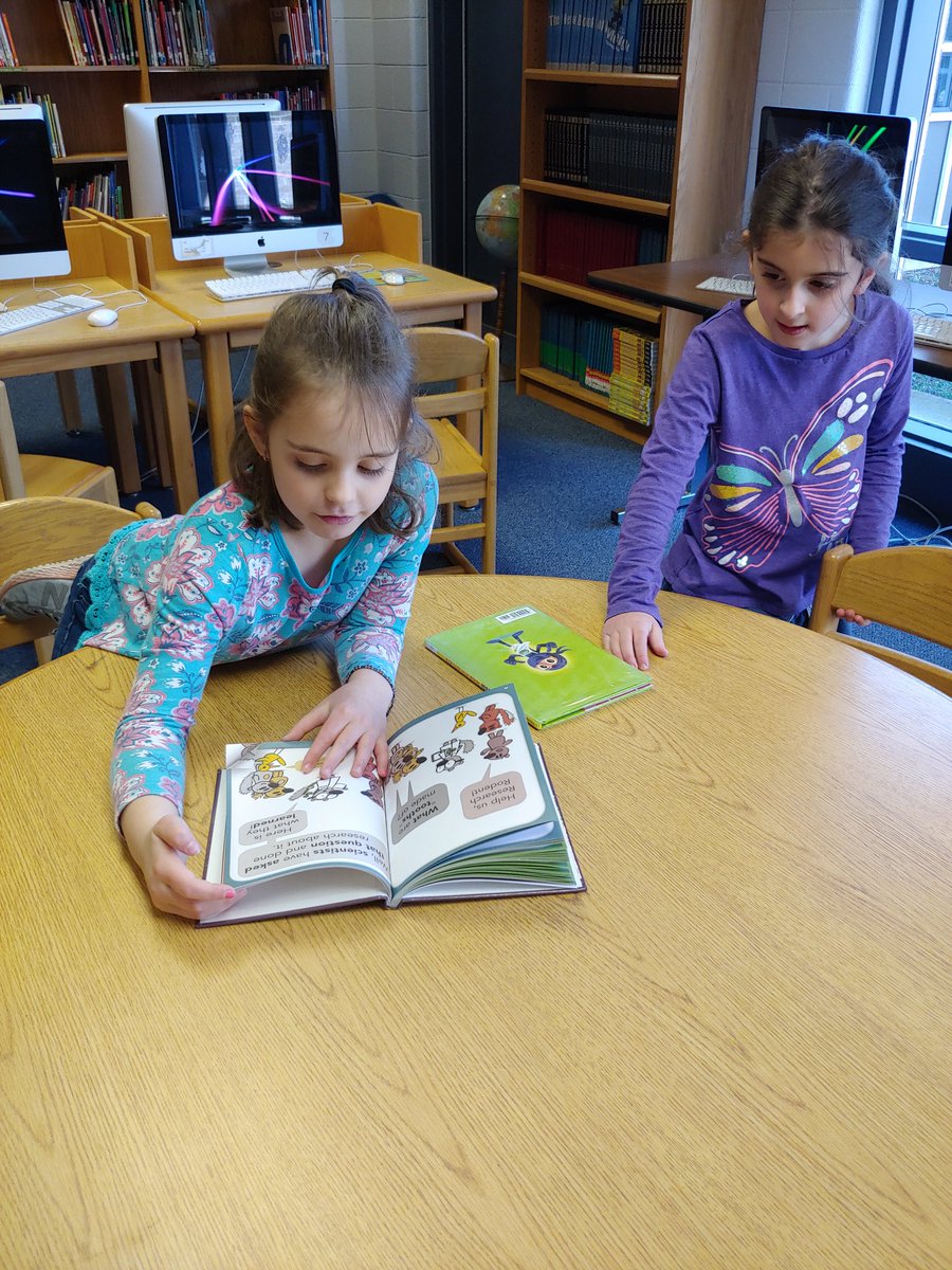 MsSchiffresMVES's tweet photo. These kiddos loved sharing their book choices with a friend today during check out time #MVESteach https://t.co/PTG9VzjtZ2