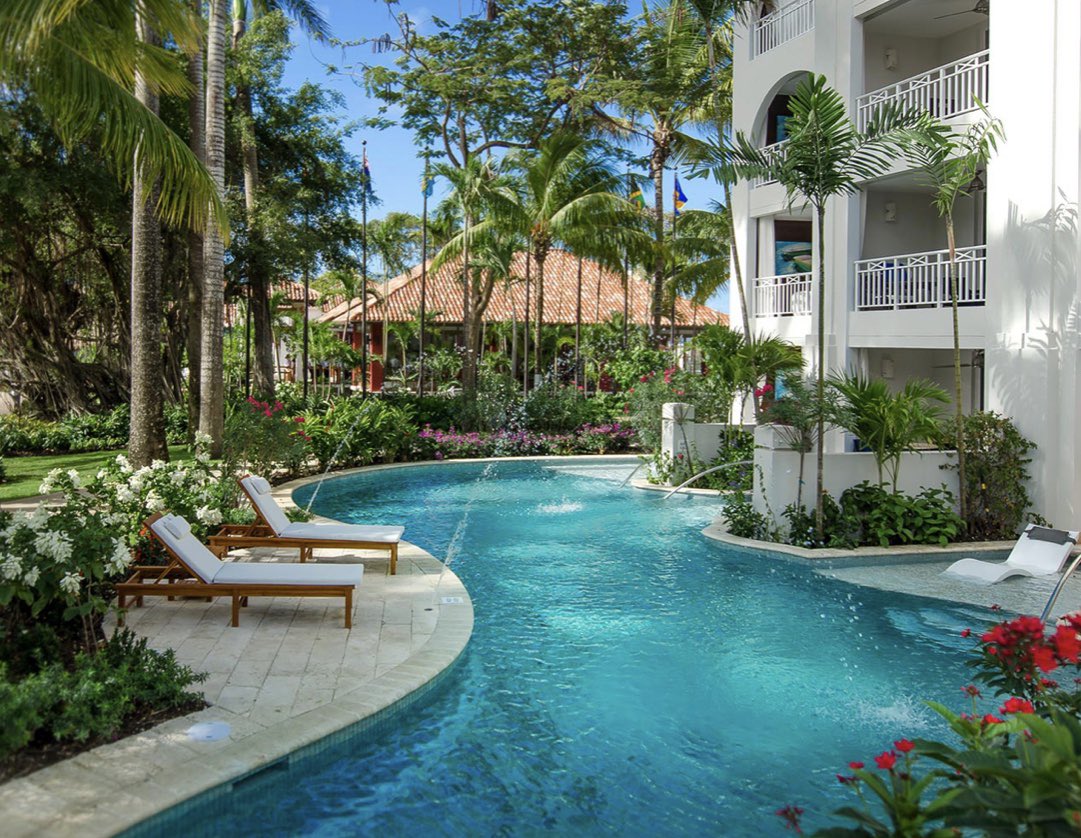 ColleenCostell1's tweet photo. Early morning pics. Absolutely stunning grounds! Superb hospitality. #BeautifulBarbados #HeavenoftheCarribean #whitesand #tourquoisewaters #PerfectTemps https://t.co/XuJWYaj9fI