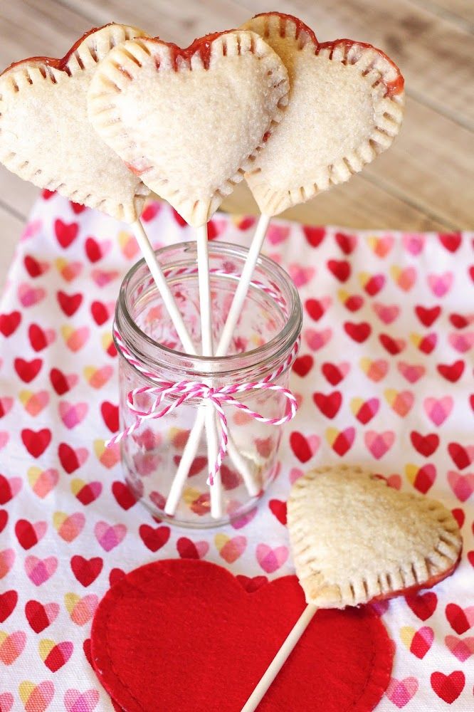 gluten free vegan heart pie pops. how perfect are these for a school valentine’s party!

buff.ly/2FLqwdZ
