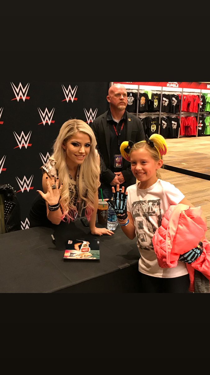 AlexaFansite's tweet image. Via @AlexaBliss_WWE Instagram stories