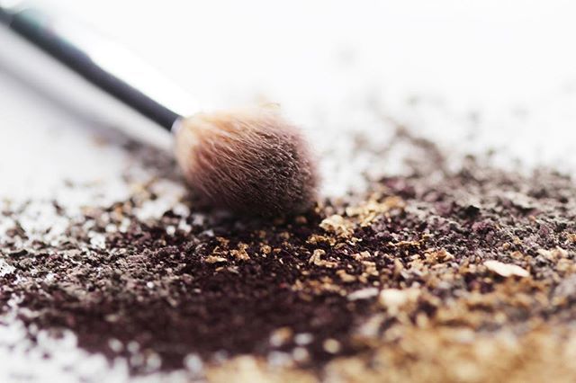 OFRACosmetics's tweet photo. We are crushinā š on this #Macro of the eyeshadows from our #OFRAxFrancesca collabā
.ā
.ā
.ā
#OFRACosmetics #MUXeffect #togetherformakeup https://t.co/DIb3U5mtjx https://t.co/PpftzNdBQL