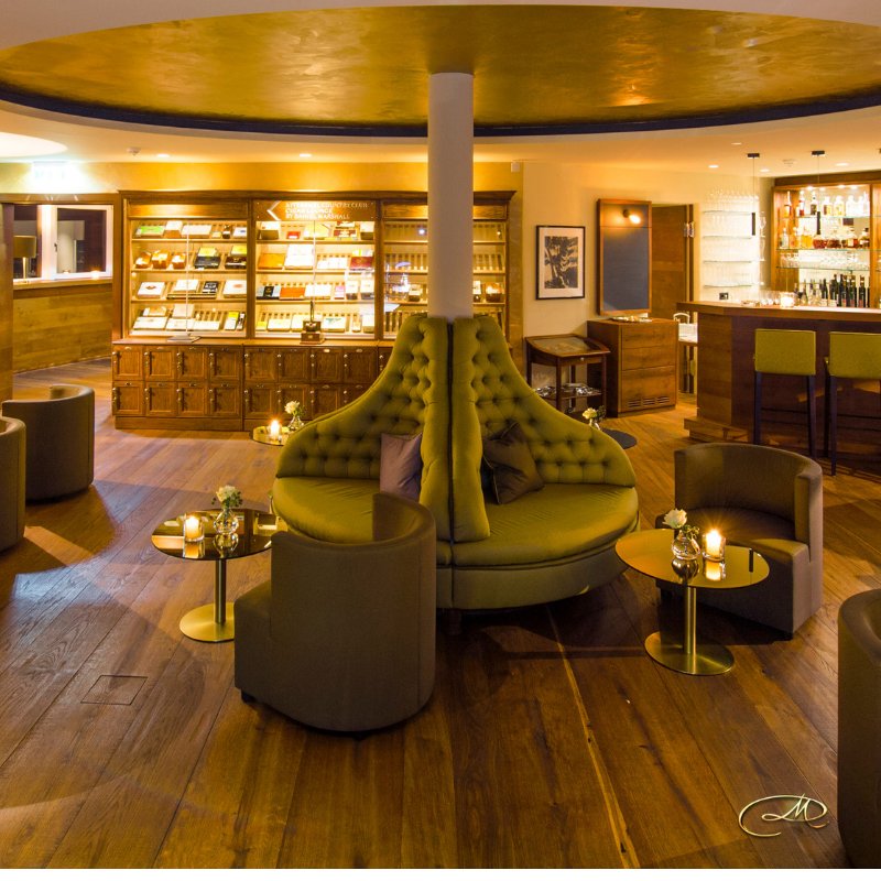 DMCigarworld's tweet photo. 12 Noon EST tomorrow join in for IG & FB Live from the 5th annual “Kitzbuhel Campfire” at the Daniel Marshall Cigar Lounge @ Kitzbuhel Country Club #DMRedlabel Cigar & #PadreAzul https://t.co/K7O7fHnxkW