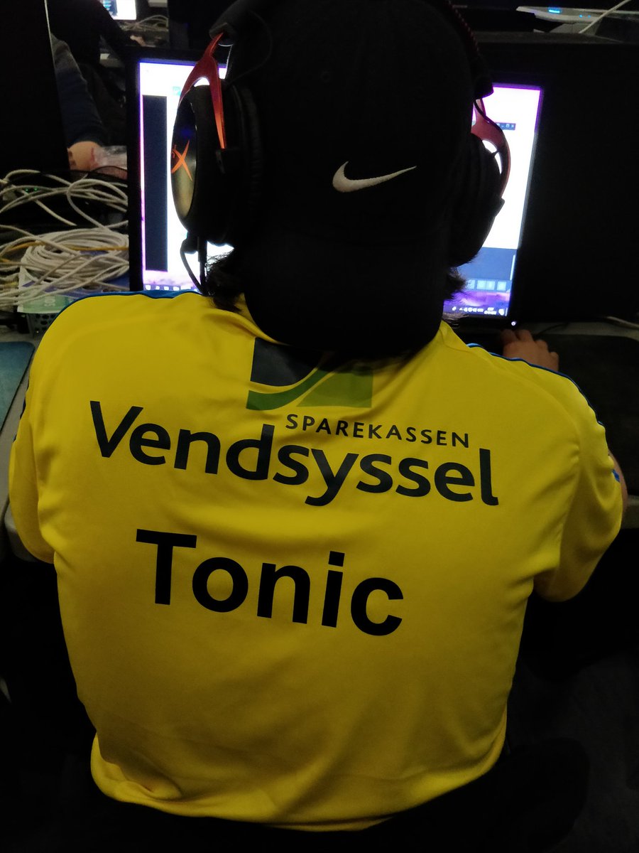 Nu mangler vi ét win &amp; <a href="/Tonic1337/">Mikkel Møller</a>😆🙌
2-0 i gruppespillet til @GeeksGoneWildDK og dermed sikret at gå videre, men vi satser på 1st seed 😎