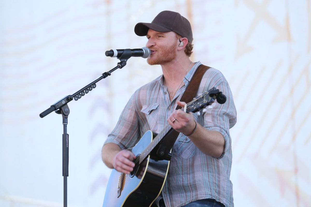 We want to give a shoutout to @EricPaslay because TODAY IS HIS BIRTHDAY! 🎈 Listen: smarturl.it/EricPaslayBday