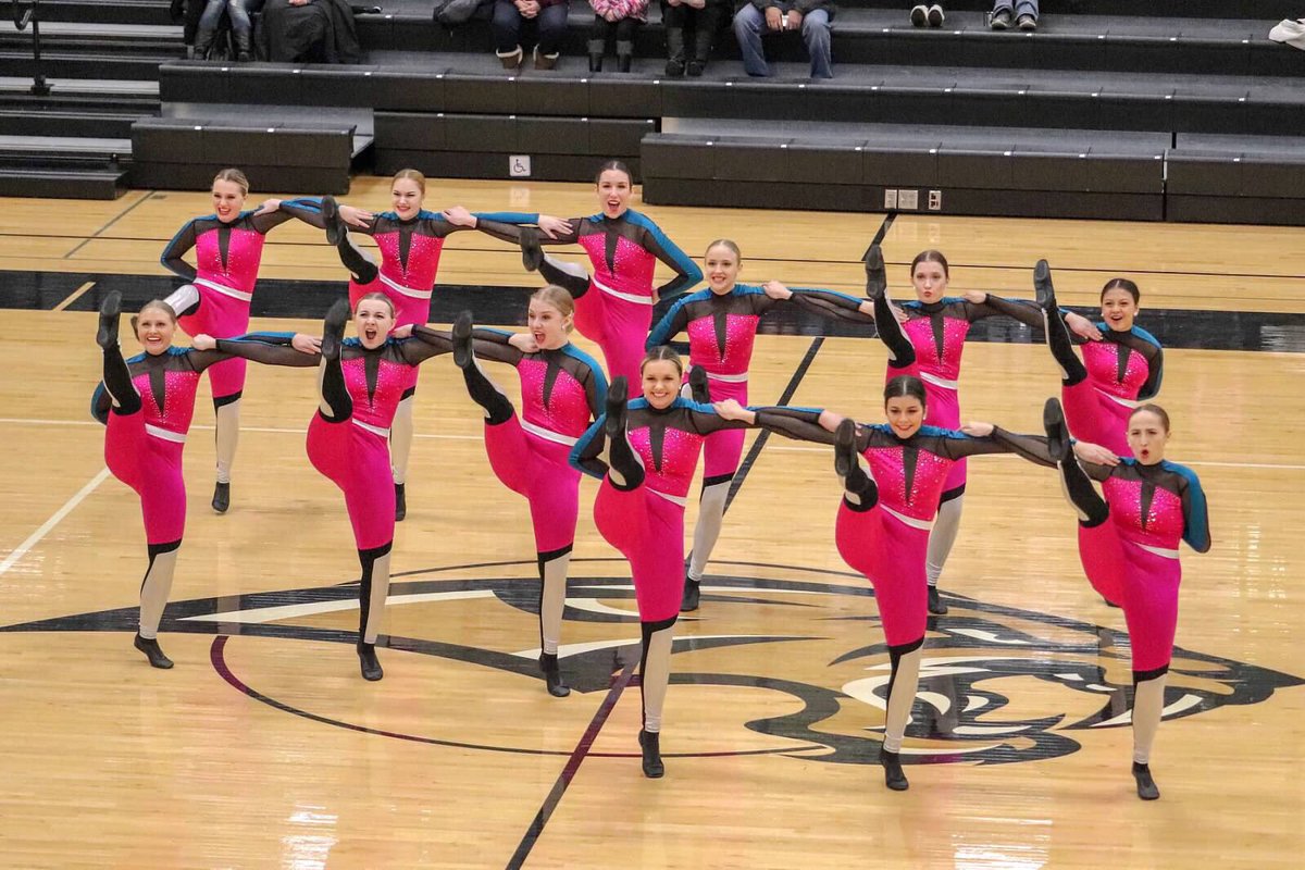 chscentahnas's tweet photo. Your Varsity Tahnas are heading into high kick finals for Large Varsity! TAHNA TAHNA TAHNA ... CHS!!! let’s go ladies!!!❤️💙 #ndadd https://t.co/lTGoWhKSIO