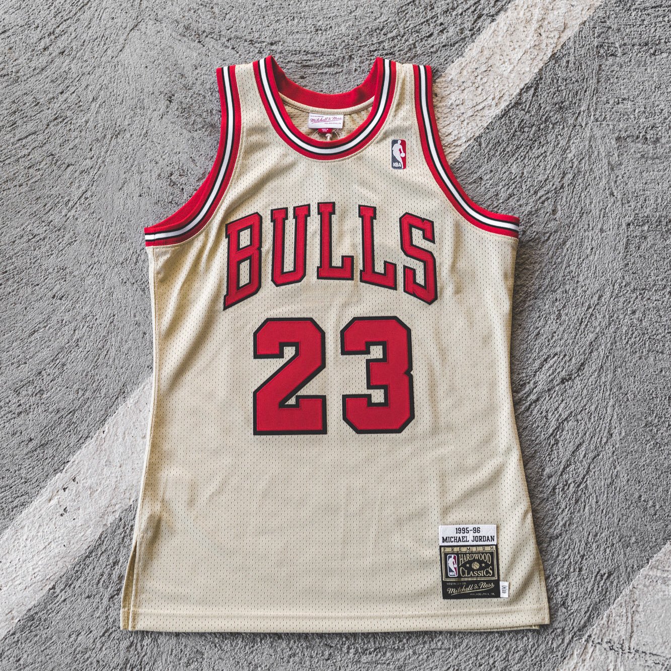 Michael Jordan Chicago Bulls Mitchell & Ness 1995/96 Hardwood Classics  Premium Gold Jersey - Gold