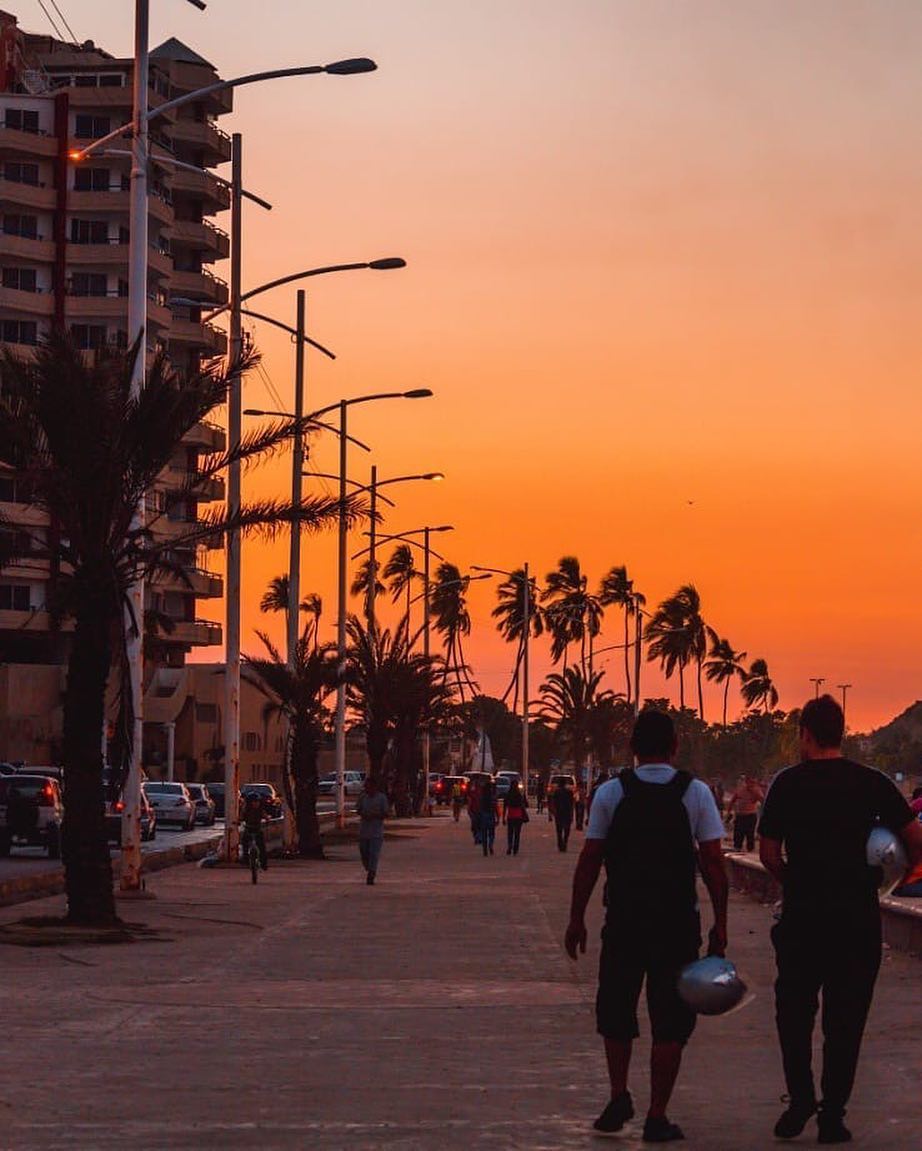 Languagepoint2's tweet image. A beautiful sunset is the best way to finish your day, don&apos;t you think?

#repost instagram user: jotashot #sunset #english #endingday