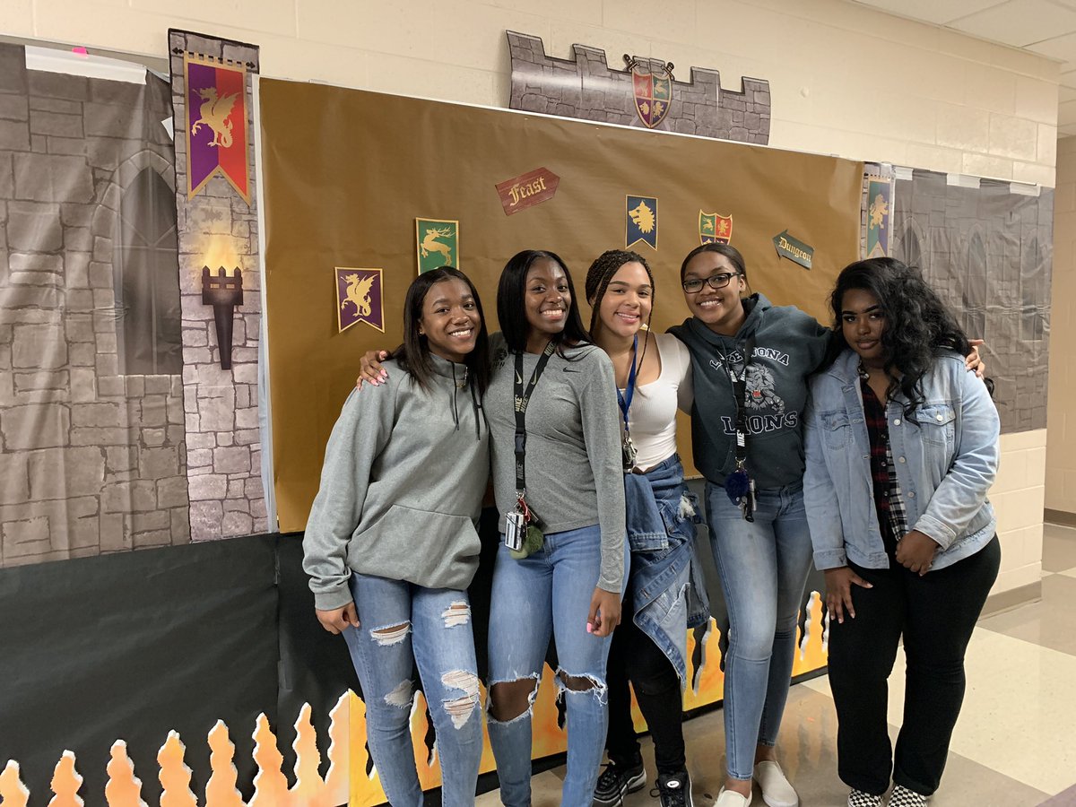 lakenonahigh's tweet photo. Our campus is ready to Celebrate Literacy Week! Thank you to our ICC students and sponsors! #lionpride #SpreadingLiteracy #litweek2019 #wearelakenona https://t.co/VqArehW43k