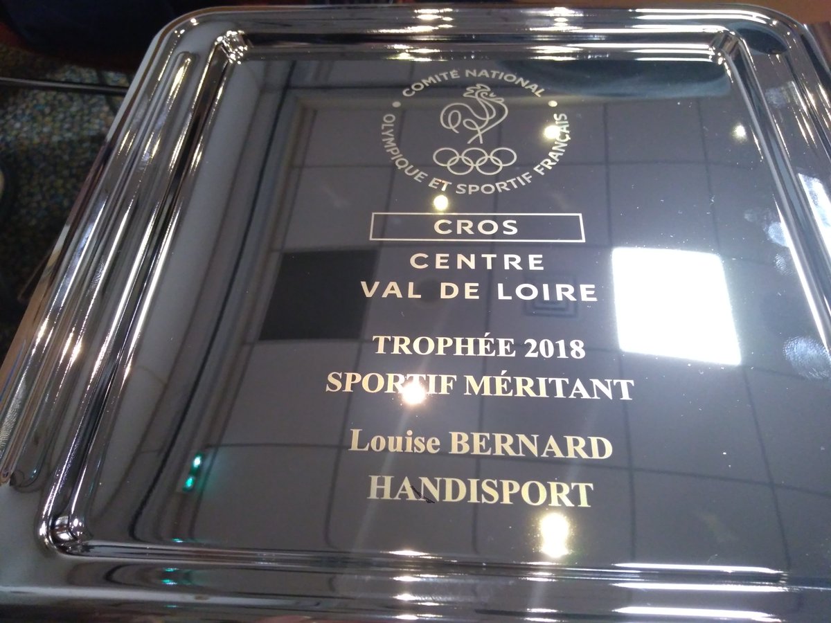 Un grand bravo à notre <a href="/LouiseBadminton/">Louise Bernard</a> ! Récompensée ce soir à la cérémonie des méritants du <a href="/CrosCvl/">CROSCentreValdeLoire</a> !!!