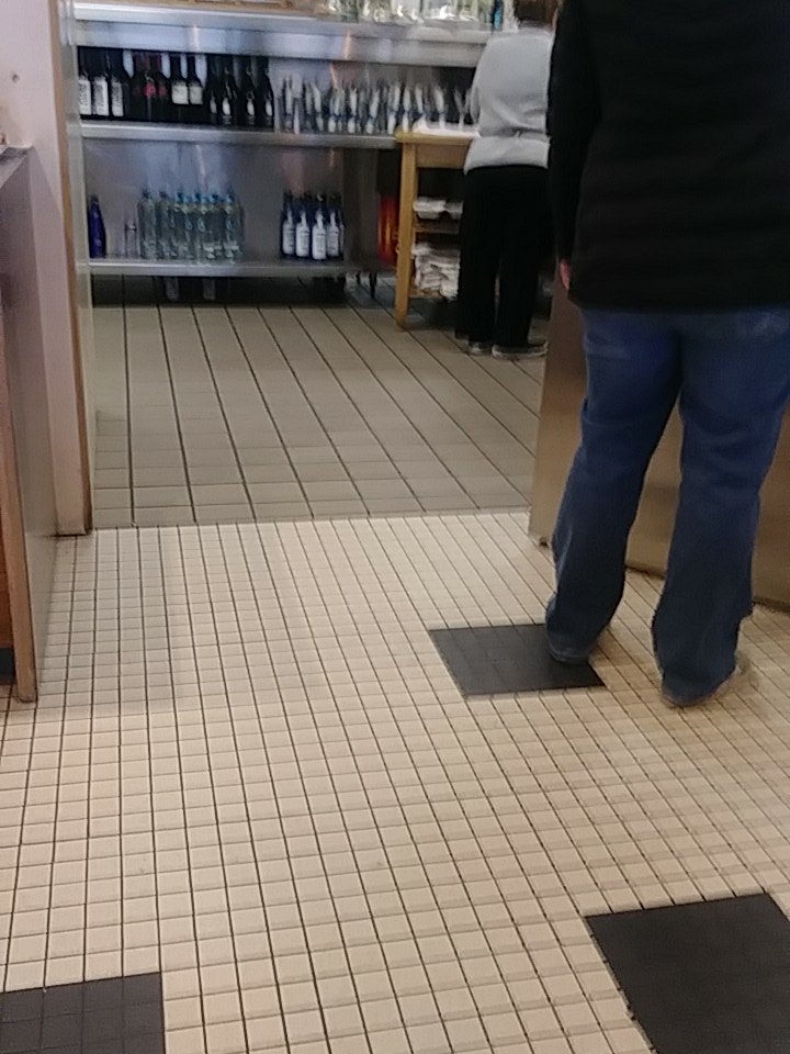 Asylum_Cerberus's tweet photo. @ATHENIANGRILL. Lex KYJust watched the manager slap an employee on the butt and then serve food without washing hands. Glad I'm only delivering. https://t.co/TddHzsKowi