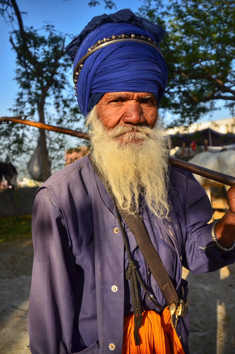 Twitter पर 武藤弘司 アジアの男 ポートレートシリーズ インドのパンジャブ州 シーク教徒のおじいさん 馬を飼育していた シーク教徒の集団の中には 馬術や剣術に優れた者がいる 昔からの術を伝承しているようだ ２０１３年 インド アジア インド