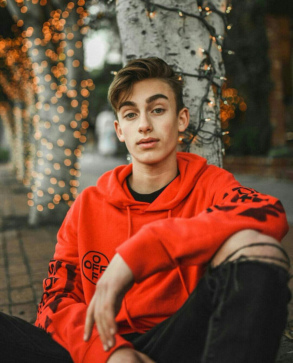 trinity_maryss's tweet photo. Sorry late!😊😊
Happy birthday @Johnnyorlando 
❤️❤️❤️❤️❤️❤️ https://t.co/9zJZJvj6ru